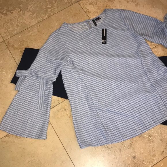 💙New Directions. Precious top! - Picture 4 of 8